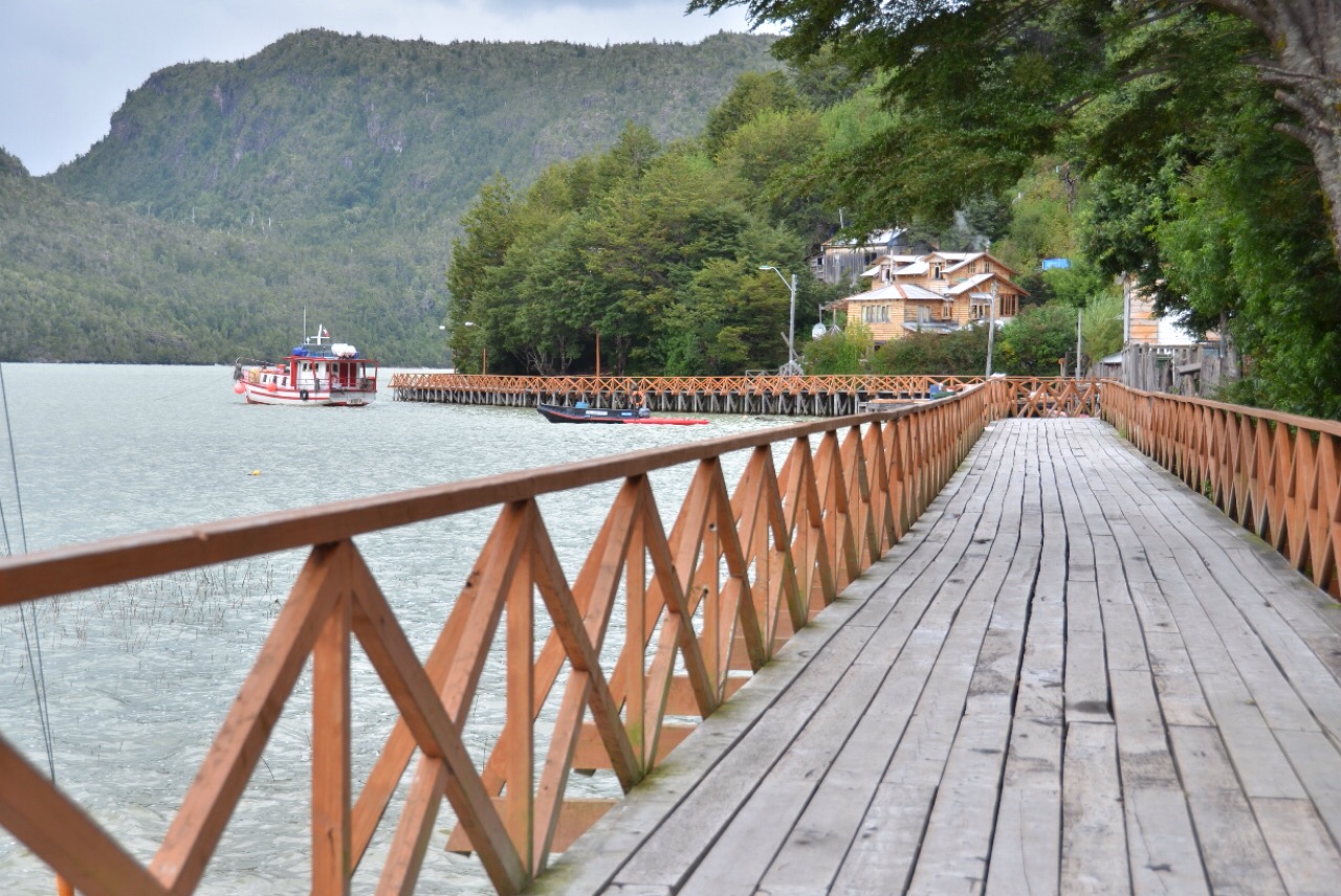 Das gesamte Dorf ist über Stege und Treppen erschlossen