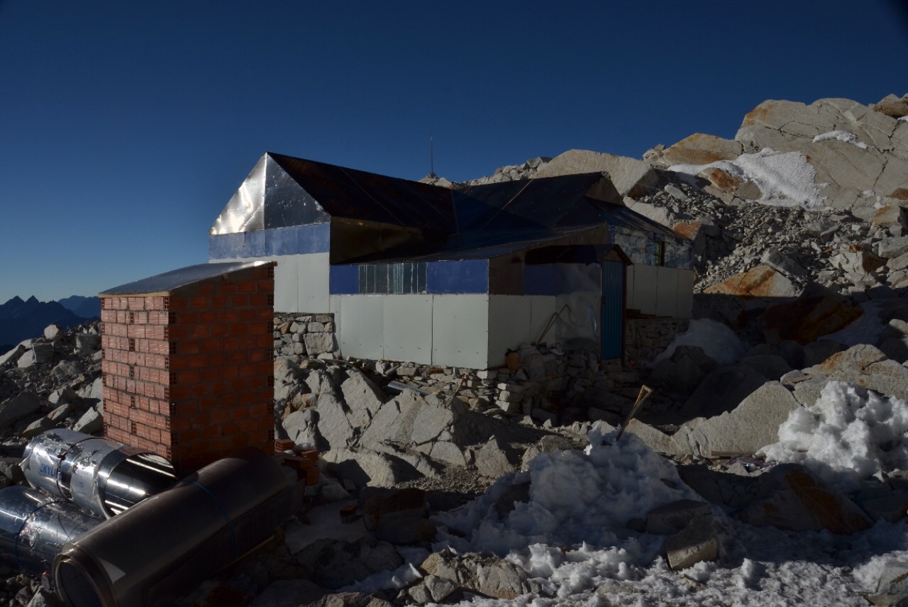 Das Campo Alto gleicht einer SAC-Hütte, sogar ausgerüstet mit Bio-Toilette im Freien